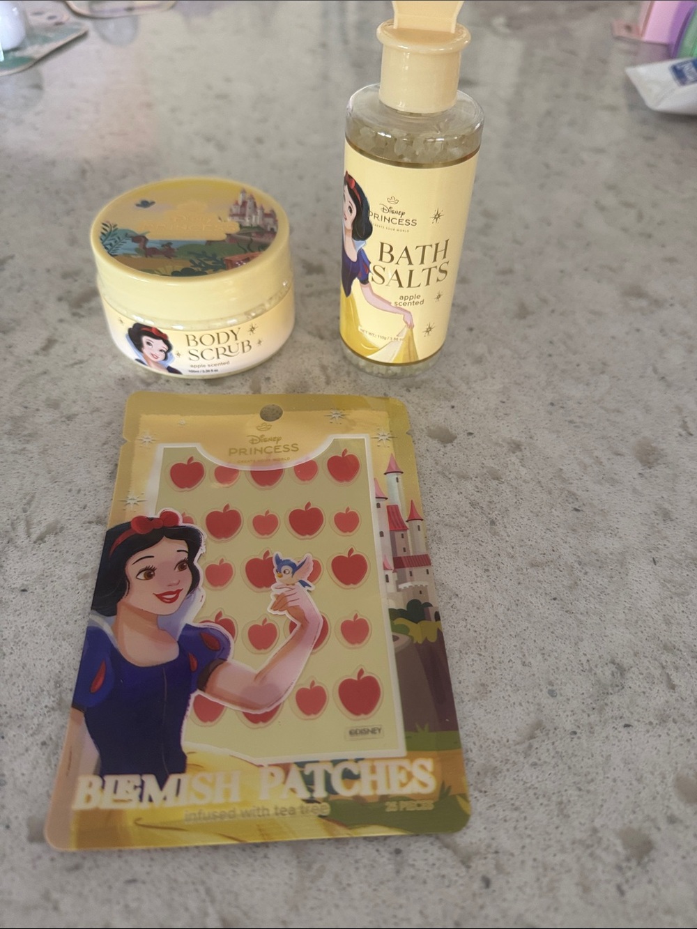 Disney Snow White Yellow Bath Salts, Body Scrub & Blemish Patch Set